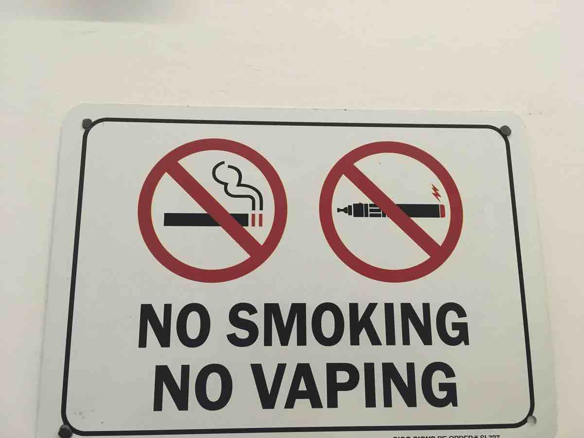 不吸烟，不吸电子烟