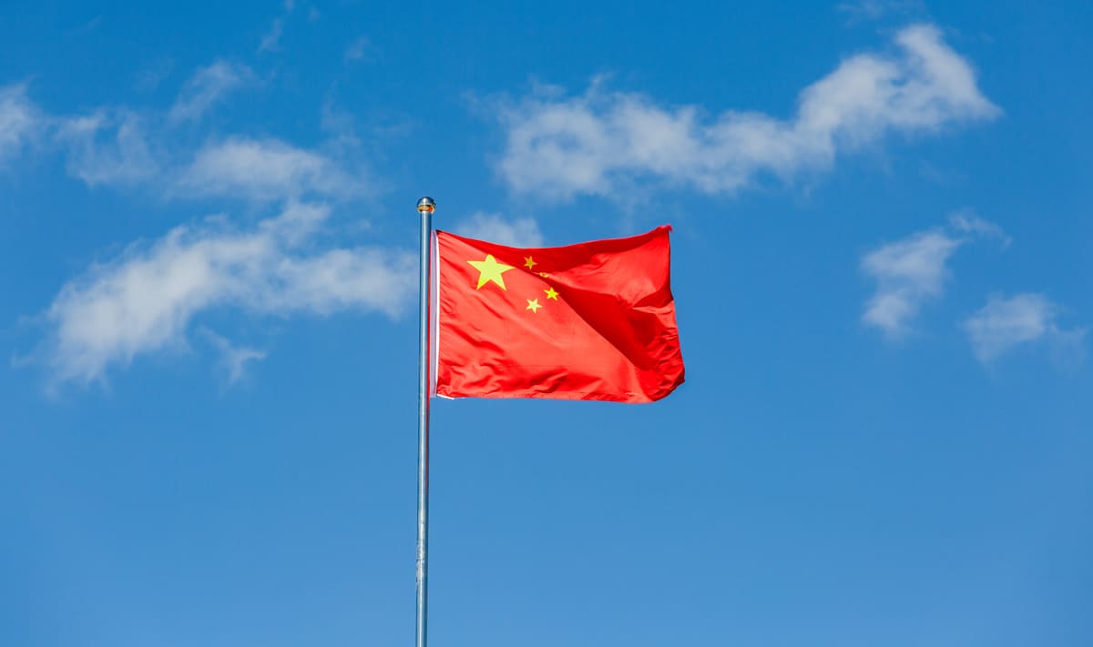 中国国旗在风中飘扬